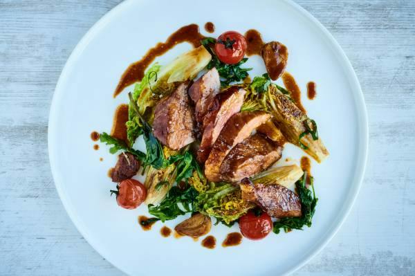 Image recette Pluma de porc ibérique, piperade à la moutarde au piment d'espelette