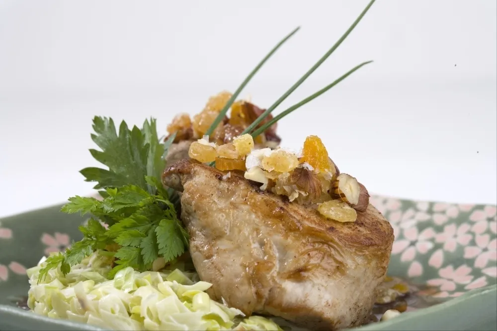Image recette Médaillon de porc contisé aux fruits secs, fondue de poireaux