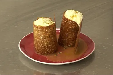 Tube caramélisé de fruits exotiques au curry déstructuré