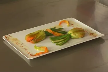 Fleur de courgette au chèvre frais et tapenade