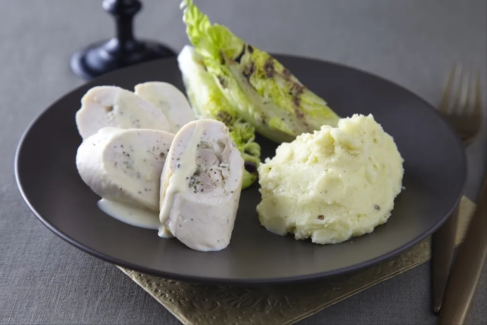 Image recette Suprême de volaille farci au foie gras, pommes purée et sucrines