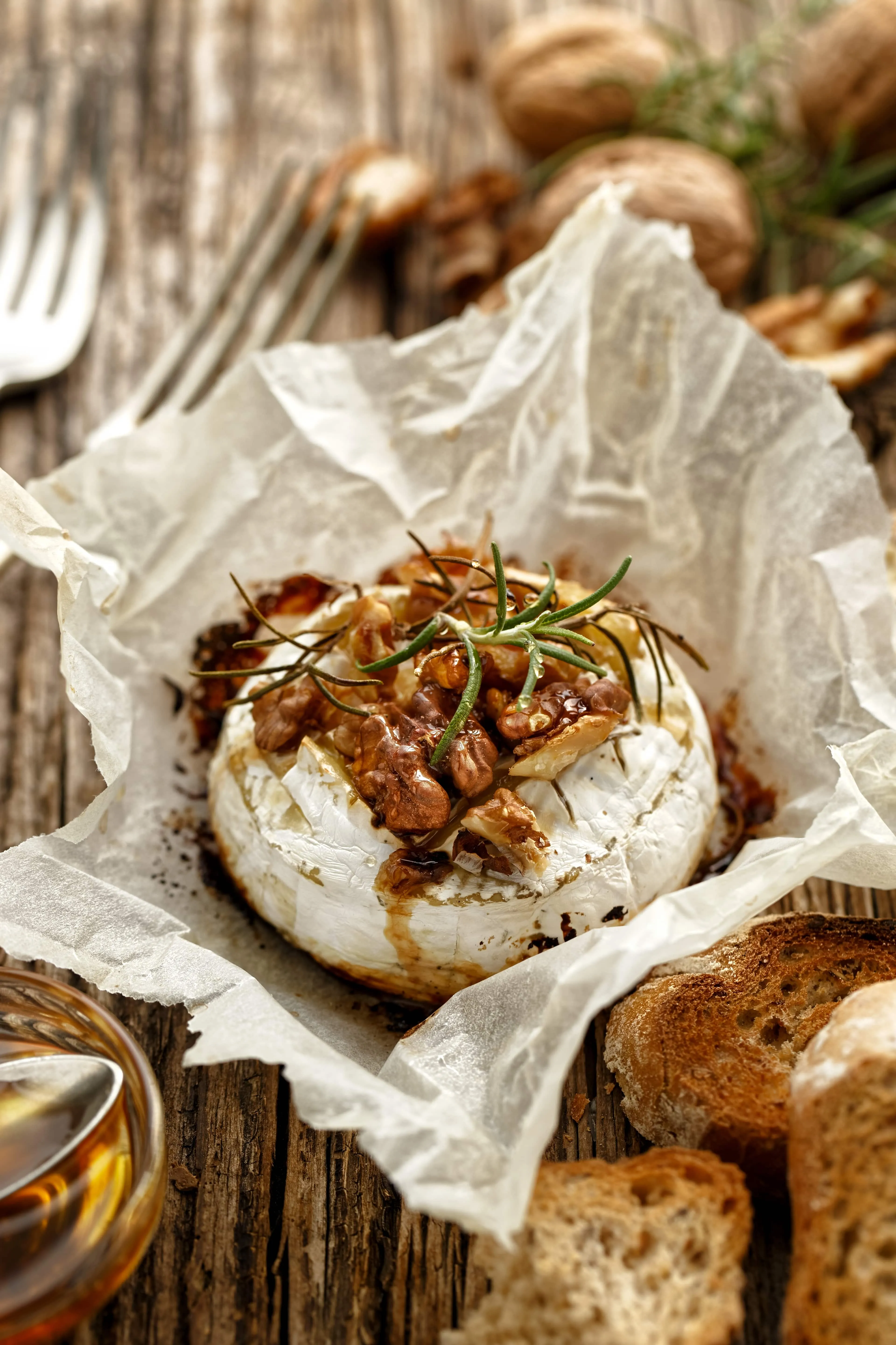 Recette Camembert au four, en croûte feuilletée aux lardons, pomme et Calvados 