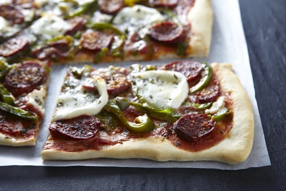 Pizza au chorizo piquant