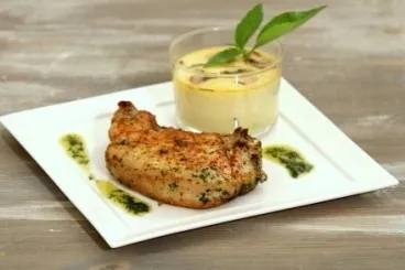 Image recette Côte de porc marinée aux herbes et flan de champignons des bois