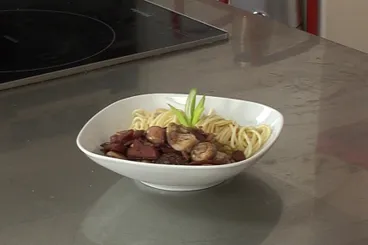 Image recette Emincé de boeuf comme un bourguignon, spaghetti et beurre frais