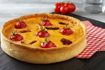 Quiche toute rouge, tomate et poivron