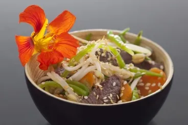 Image recette Wok de boeuf au sésame, légumes de saison