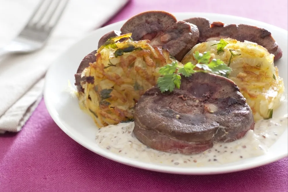 Rognon de bœuf à la moutarde à l’ancienne, galette de pomme de terre