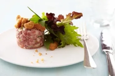 Image recette Tartare de boeuf au basilic et crumble de parmesan