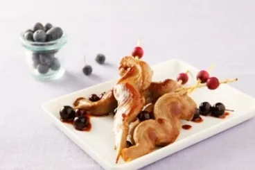 Brochettes de canard sauce aigre-douce à la myrtille