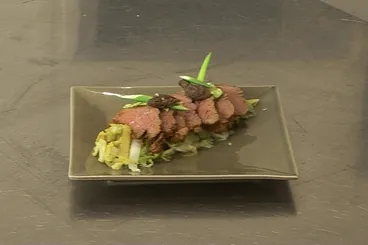 Image recette Boeuf vapeur à la purée de tomates séchées, chou et morilles